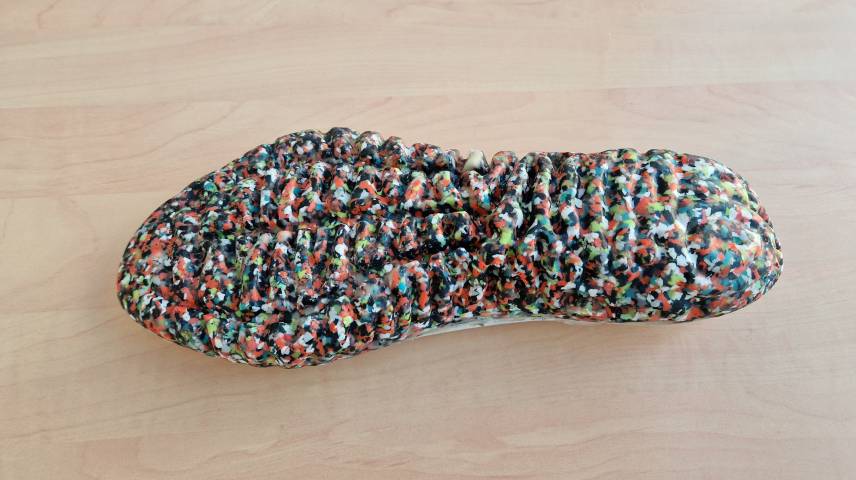 DEMGY Group, Decathlon & Lonati Group dévoilent un concept de chaussures fabriquées à partir de déchets au salon ITMA de Milan. 