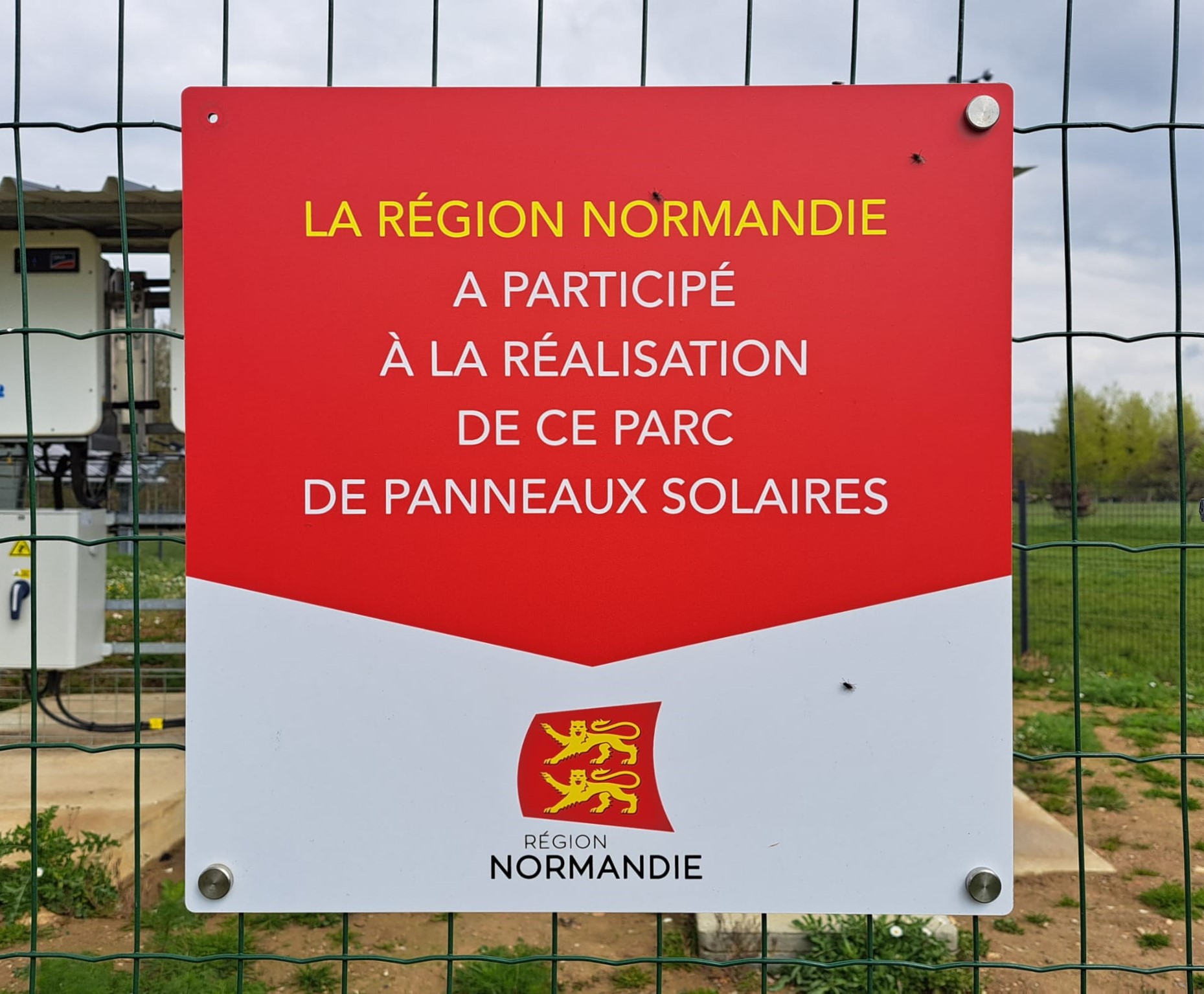 Affiche mettant en avant le fait que la région Normandie a participé à la réalisation de ce projet